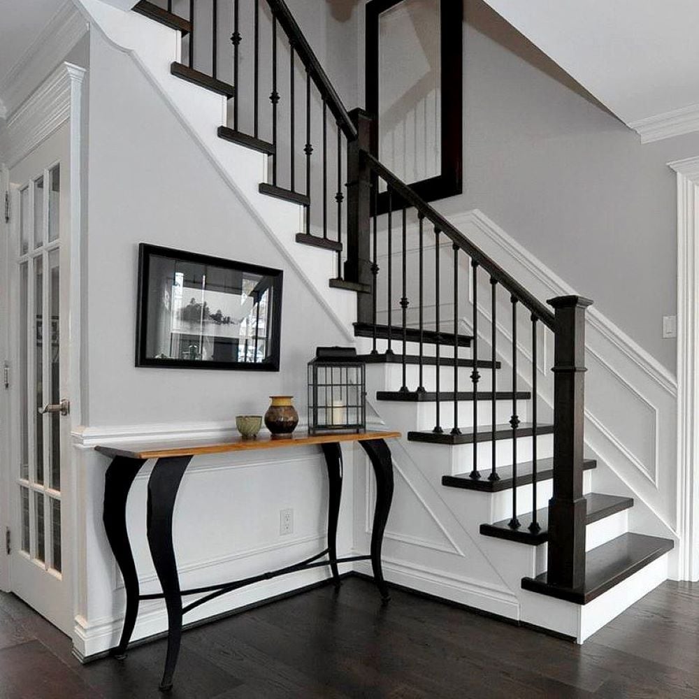 Moulure de plinthe apprêtée de style colonial de 5/8 po x 5 9/16 po x 96 po