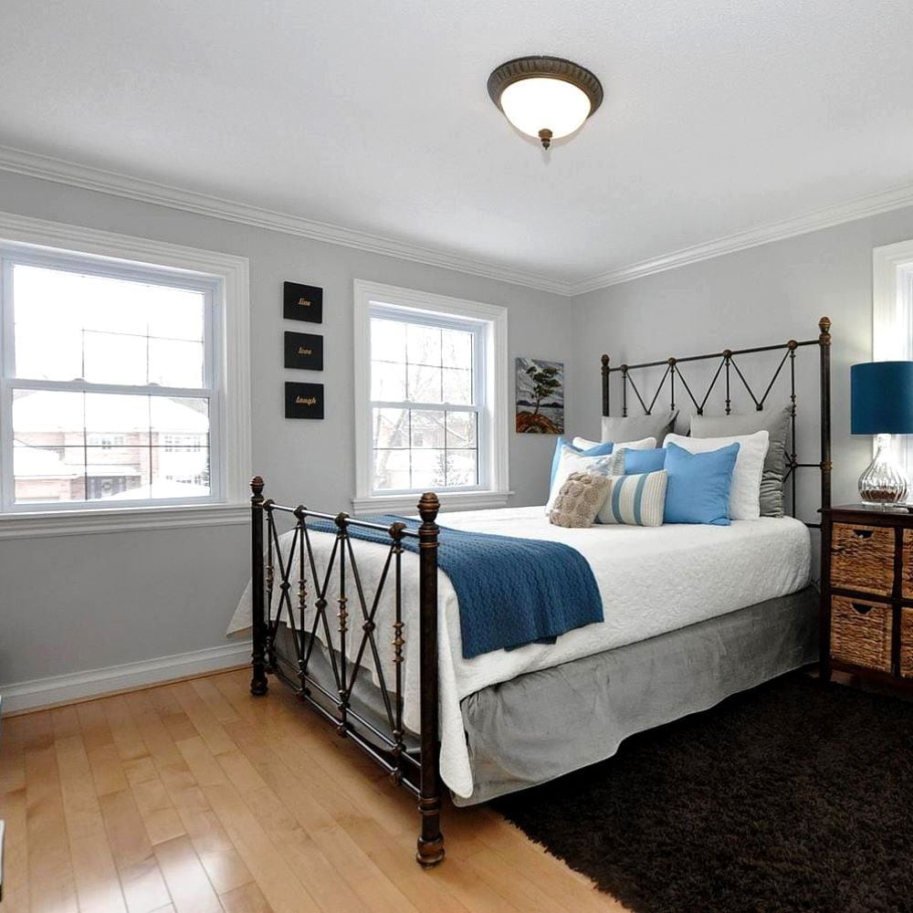 Moulure de plinthe apprêtée en MDF colonial de 5/8 po x 4 1/16 po x 168 po