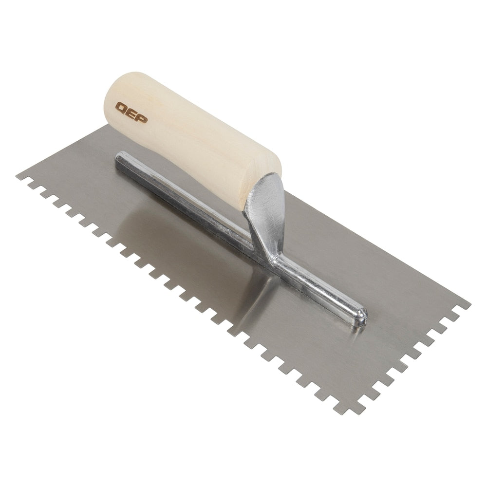 Truelle à plancher traditionnelle à encoches carrées en acier au carbone avec manche en bois de 1/4 po x 1/4 po x 1/4 po