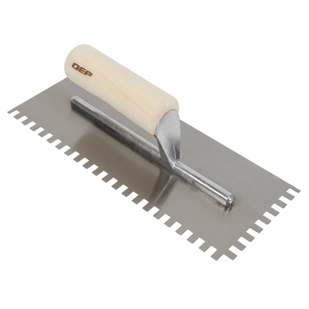 Truelle à plancher traditionnelle en acier au carbone à encoches carrées avec manche en bois de 1/4 po x 3/8 po x 1/4 po