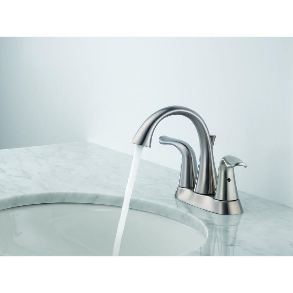 Robinet de lavabo de salle de bain à arc moyen à 2 poignées et à ensemble central de 4 pouces Lahara en acier inoxydable avec poignées à levier