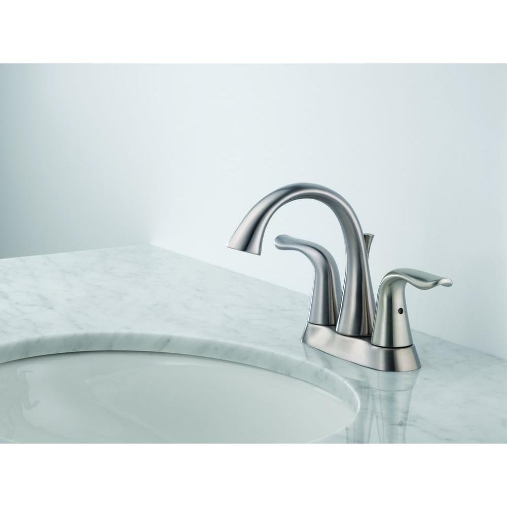 Robinet de lavabo de salle de bain à arc moyen à 2 poignées et à ensemble central de 4 pouces Lahara en acier inoxydable avec poignées à levier