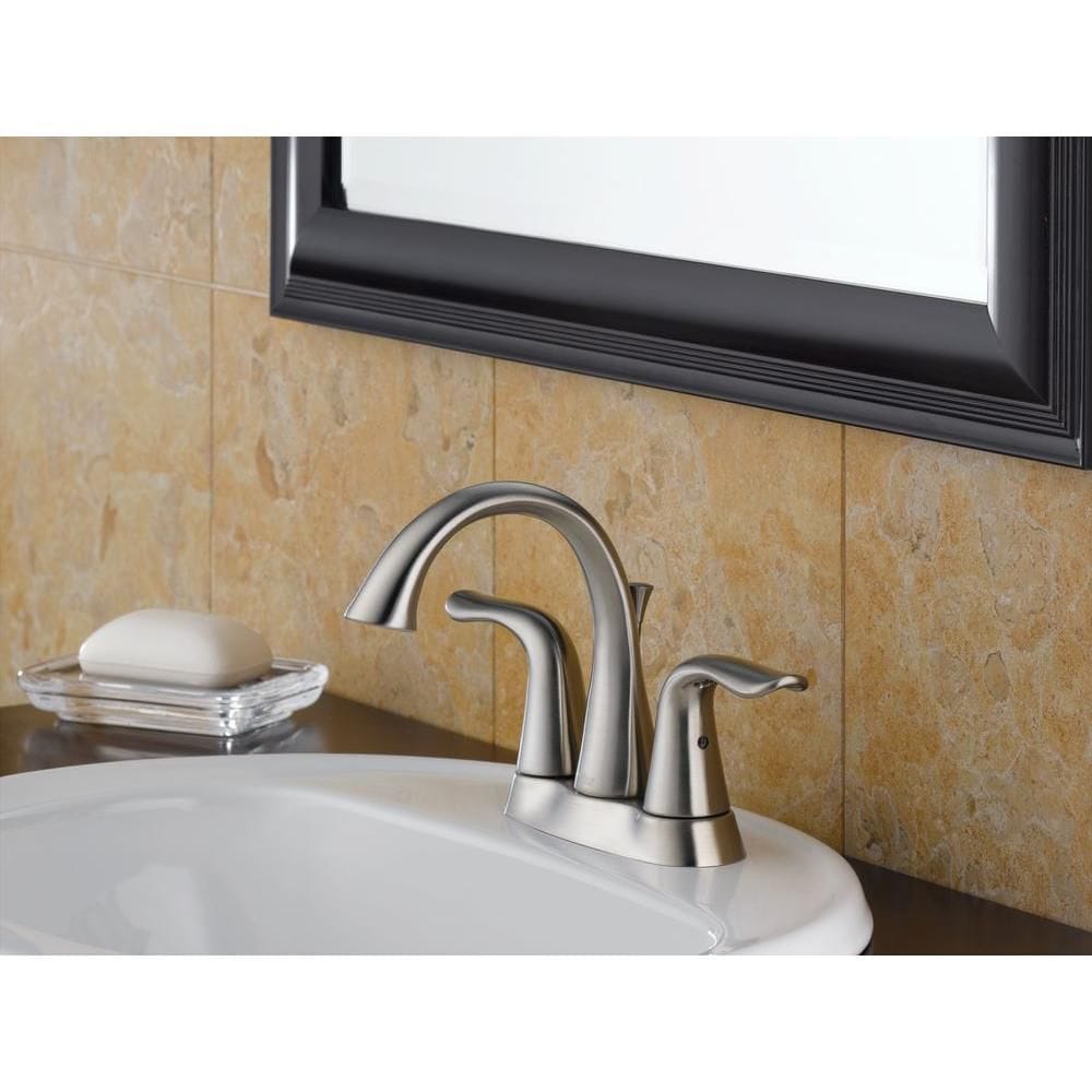 Robinet de lavabo de salle de bain à arc moyen à 2 poignées et à ensemble central de 4 pouces Lahara en acier inoxydable avec poignées à levier