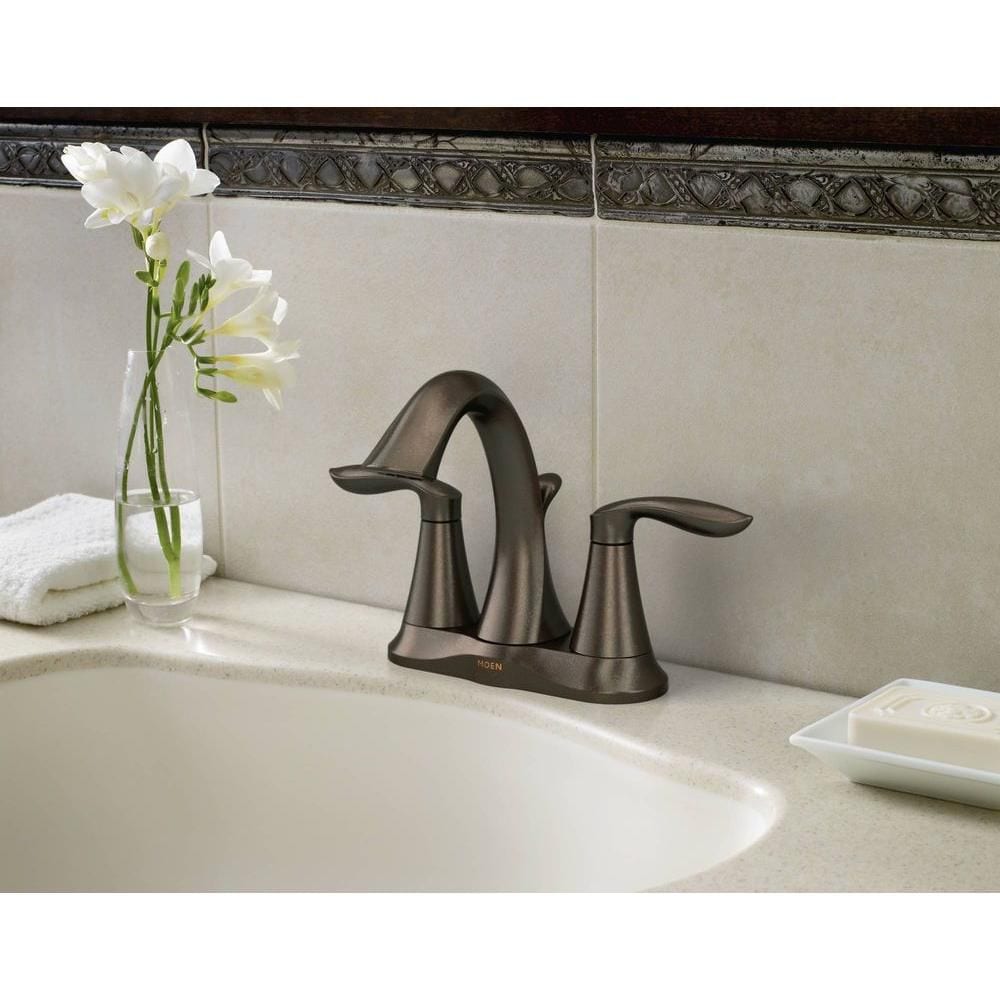 Robinet de lavabo de salle de bain central à 2 poignées Eva de 4 pouces en bronze huilé