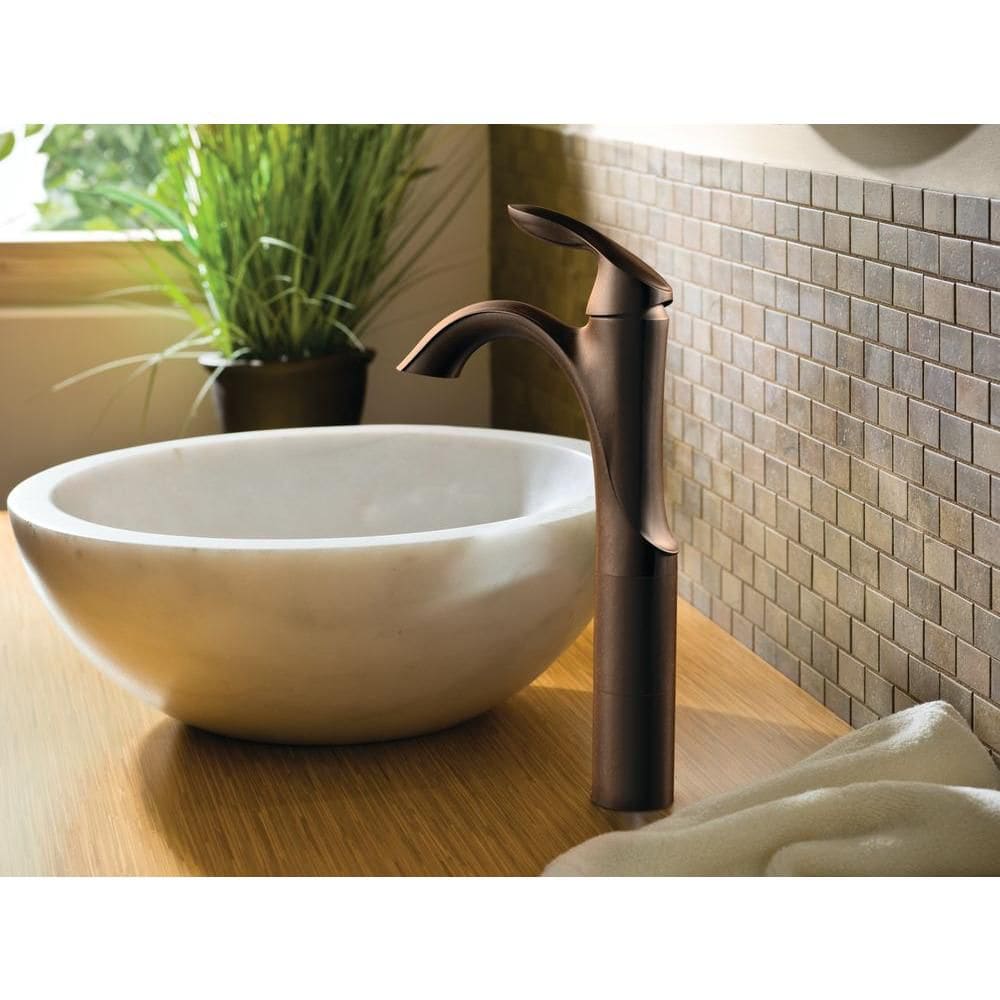 Robinet de lavabo de salle de bain à poignée unique Eva de 4 pouces avec plaque de pont en bronze huilé (vidange et valve incluses)