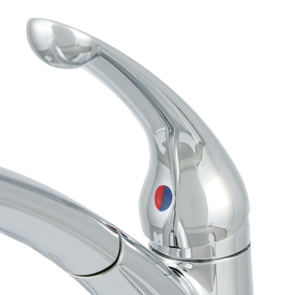 Signature Single-Handle Pull-Out Sprayer Kitchen Faucet In Chrome