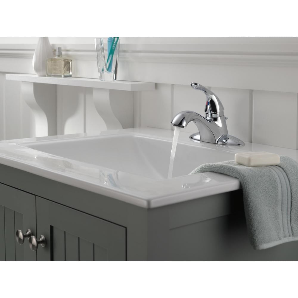 Robinet de salle de bain classique à levier unique de 4 pouces à arc moyen avec bonde escamotable en métal en chrome