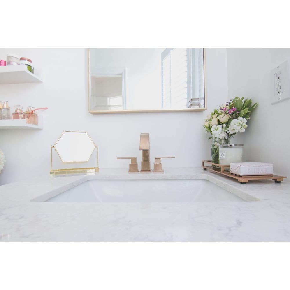 Robinet de salle de bain à arc élevé à poignée unique et à trou unique Vero pour lavabo à montage sur pont, débit standard, or