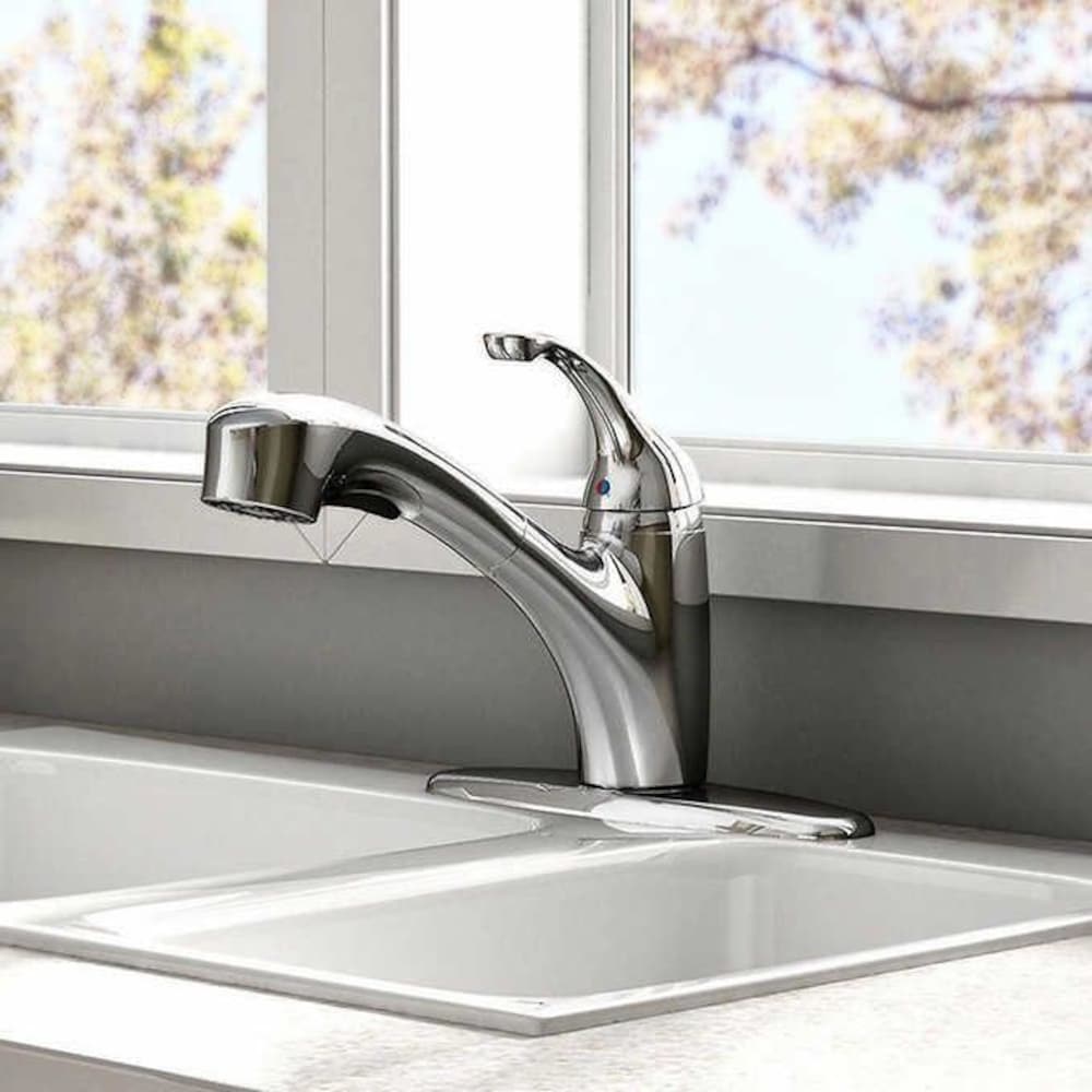 Robinet de cuisine à poignée unique et extractible Jardin en chrome poli avec double jet (robinet et plaque de pont inclus)