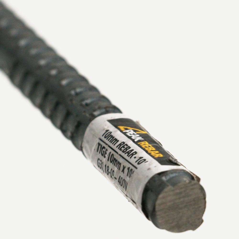 Barre d'armature en acier 3M de 10 pi de long x 10 mm de profondeur, noire