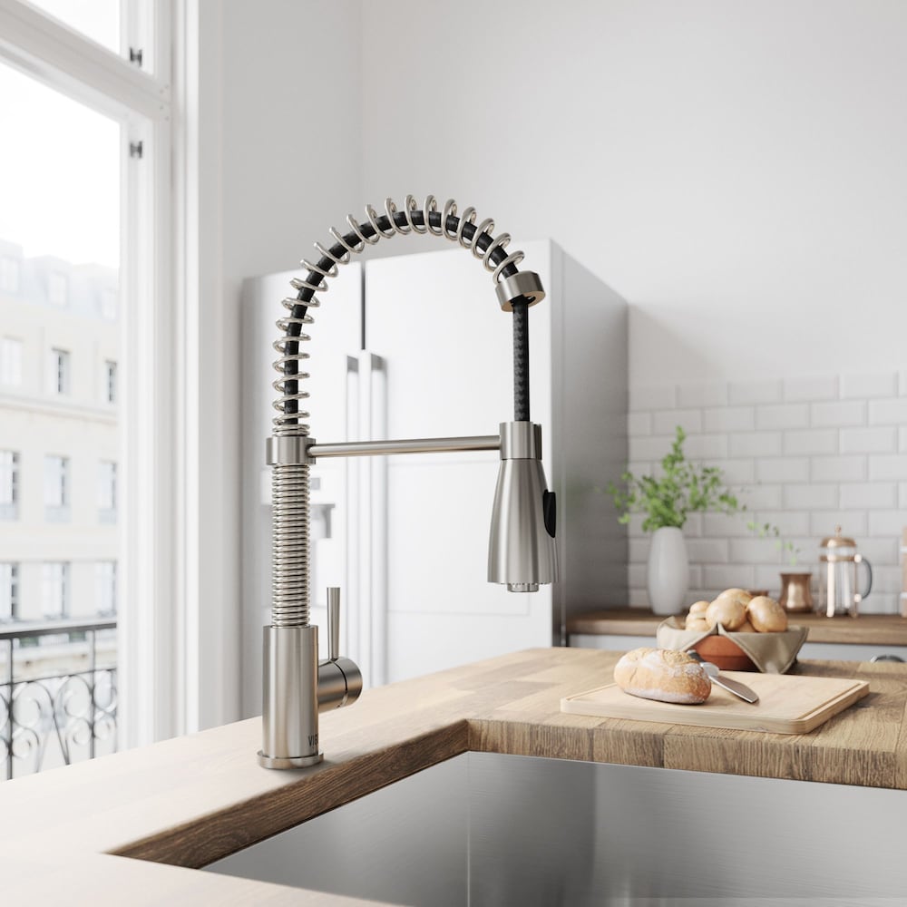 Brant Single-Handle Pull-Down Sprayer Kitchen Faucet in Stainless Steel