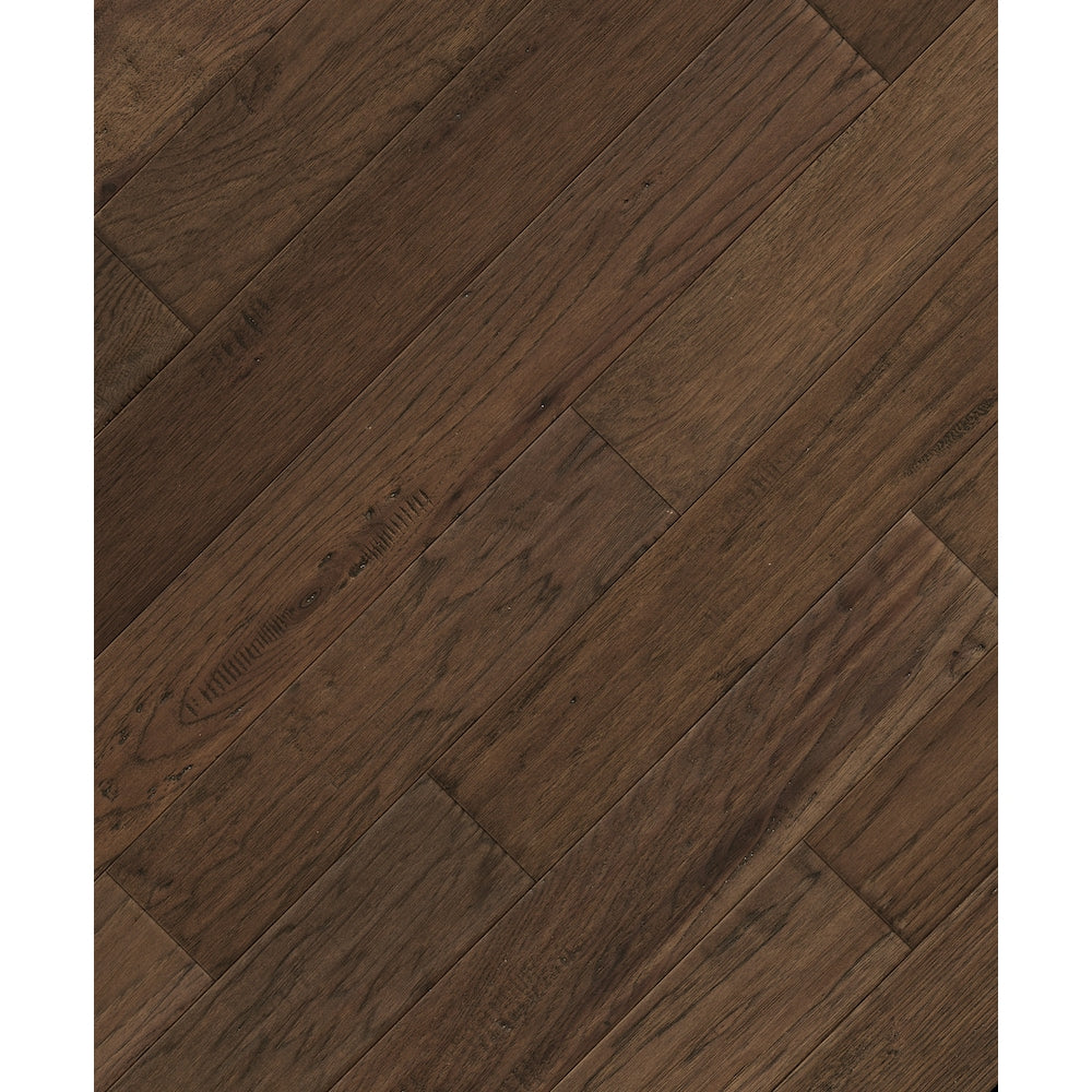 Plancher de bois franc d'ingénierie emboîtable en noyer fumé aléatoire L x 4 7/8 po l x 12 mm brun foncé (25,83 pi2/caisse)