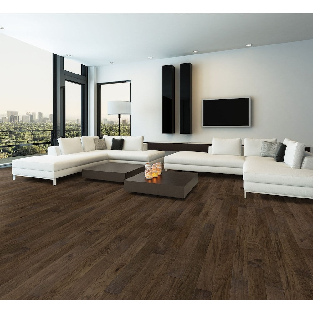 Plancher de bois franc d'ingénierie emboîtable en noyer fumé aléatoire L x 4 7/8 po l x 12 mm brun foncé (25,83 pi2/caisse)