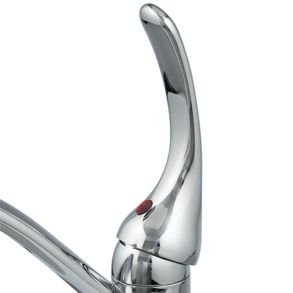 Robinet de cuisine standard à poignée unique Foundations en chrome