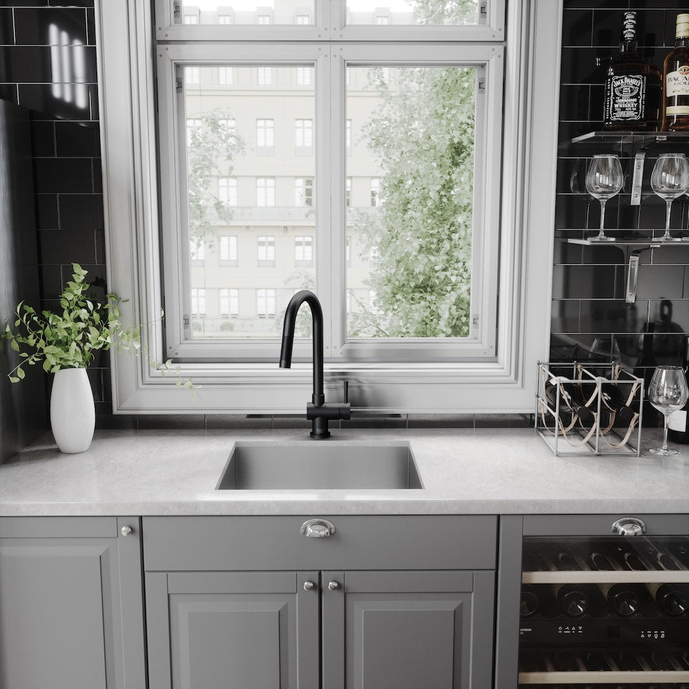 Gramercy Single-Handle Pull-Down Sprayer Kitchen Faucet in Matte Black