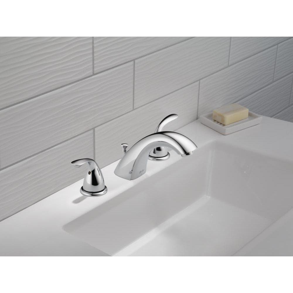 Robinet de salle de bain classique à deux poignées et à arc bas de 8 pouces en chrome
