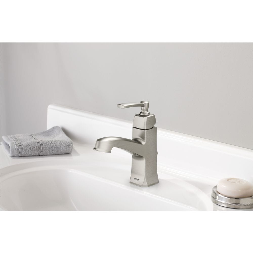 Robinet de lavabo de salle de bain à poignée unique Conway de 4 pouces avec plaque de pont en nickel brossé résistant aux taches (vidange et valve incluses)