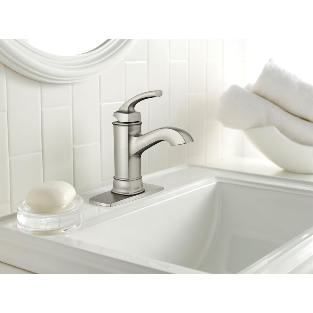 Robinet de lavabo de salle de bain à poignée unique Hensley de 4 pouces avec plaque de pont en nickel brossé résistant aux taches (vidange et valve incluses)
