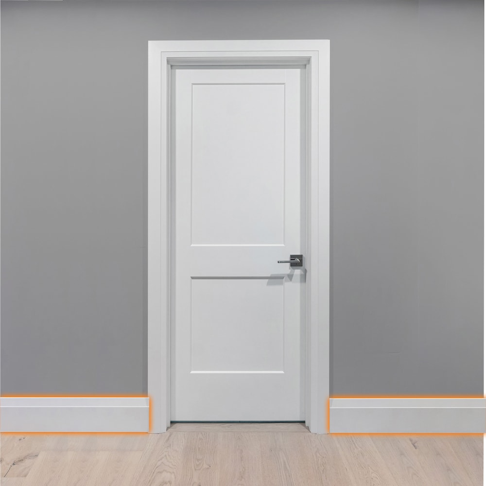 Plinthe biseautée moderne en MDF apprêté de 1/2 po x 4 1/2 po x 8 pi