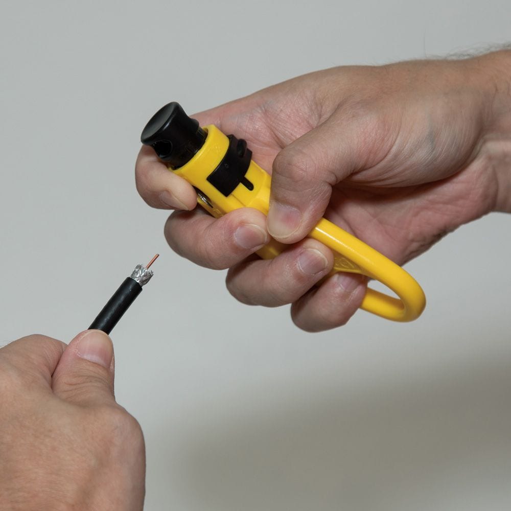 Kit d'installation de câble coaxial avec pochette zippée