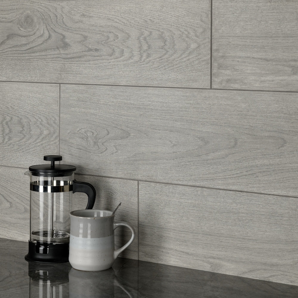 Carreaux de sol et de mur en céramique Fronda Perla de 7 7/8 po x 23 5/8 po (12,12 pi2/boîte)