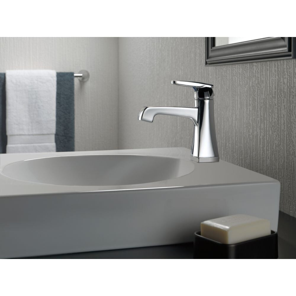 Robinet de lavabo de salle de bain à trou unique Ashlyn à poignée unique et à débit standard, montage sur pont, chrome