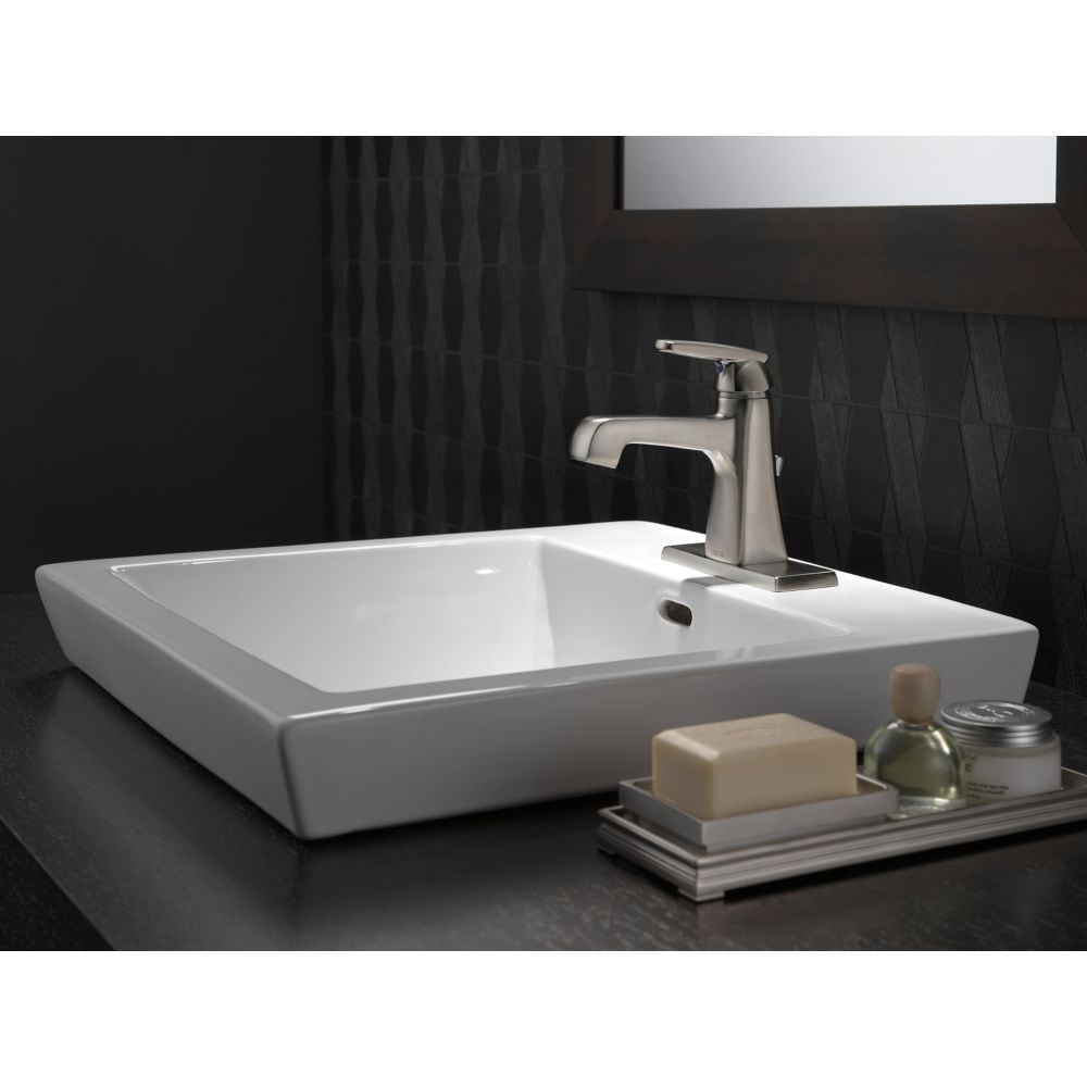 Robinet de lavabo de salle de bain à trou unique Ashlyn à poignée unique et à débit standard, montage sur pont en acier inoxydable