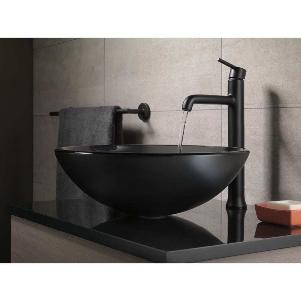 Robinet de lavabo de salle de bain à poignée unique et trou unique Trinsic à montage sur pont, débit standard, noir mat