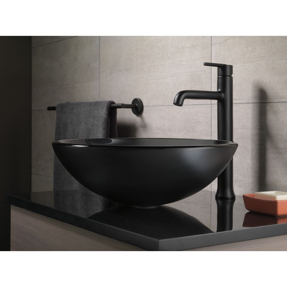 Robinet de lavabo de salle de bain à poignée unique et trou unique Trinsic à montage sur pont, débit standard, noir mat
