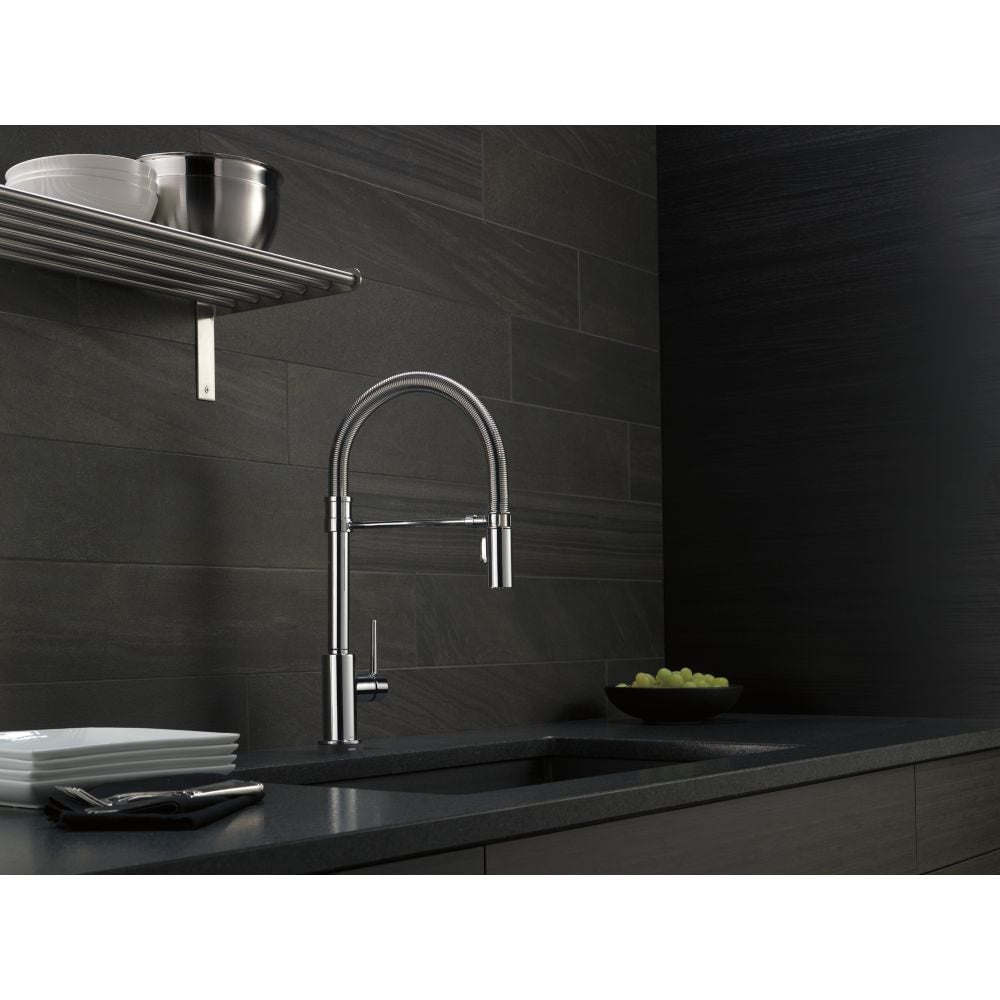 Robinet de cuisine à poignée unique et pulvérisateur rétractable Trinsic Pro avec technologie Touch2O et bec à ressort en chrome