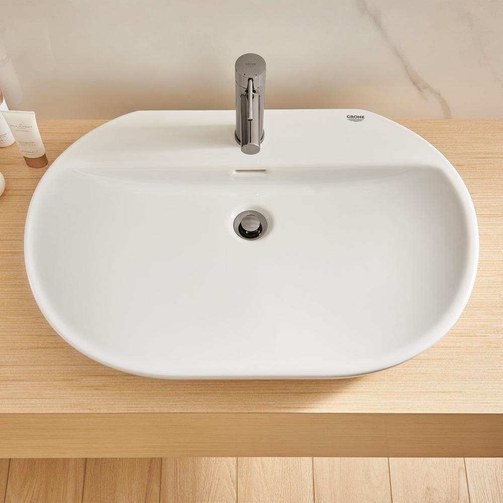 Robinet de lavabo de salle de bain à arc bas et à poignée unique Essence à trou unique en chrome Starlight (robinet et drain inclus)