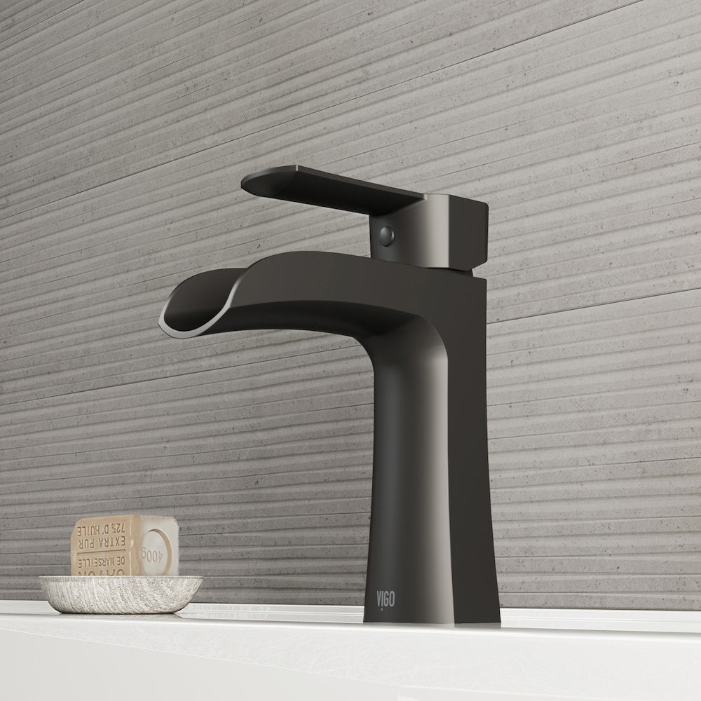 Robinet de salle de bain à cascade à poignée unique et trou unique Paloma en noir mat
