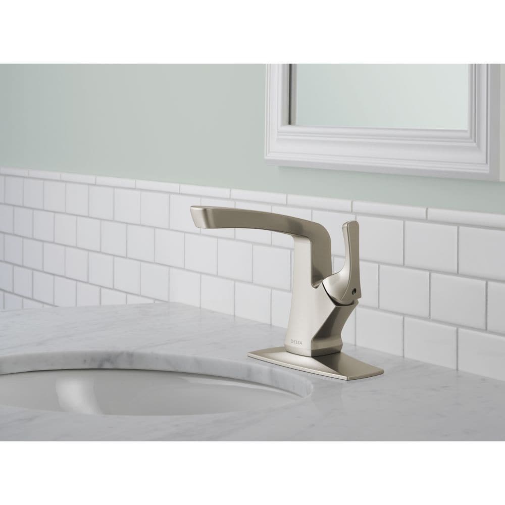 Robinet de lavabo central à poignée unique Vesna en nickel brossé SpotShield