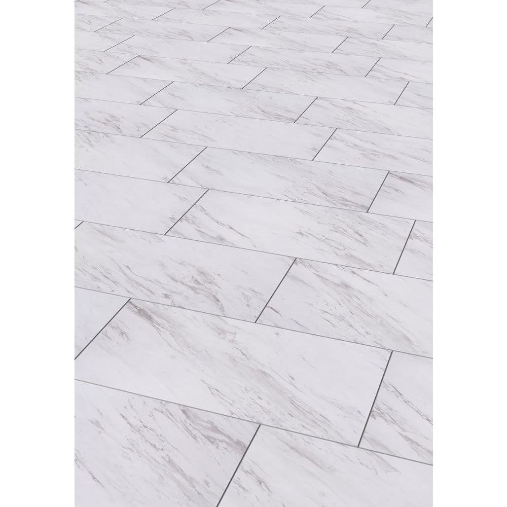 Carreaux de vinyle autocollants en marbre de Carrare de 12 po x 24 po (20 pi2/boîte)