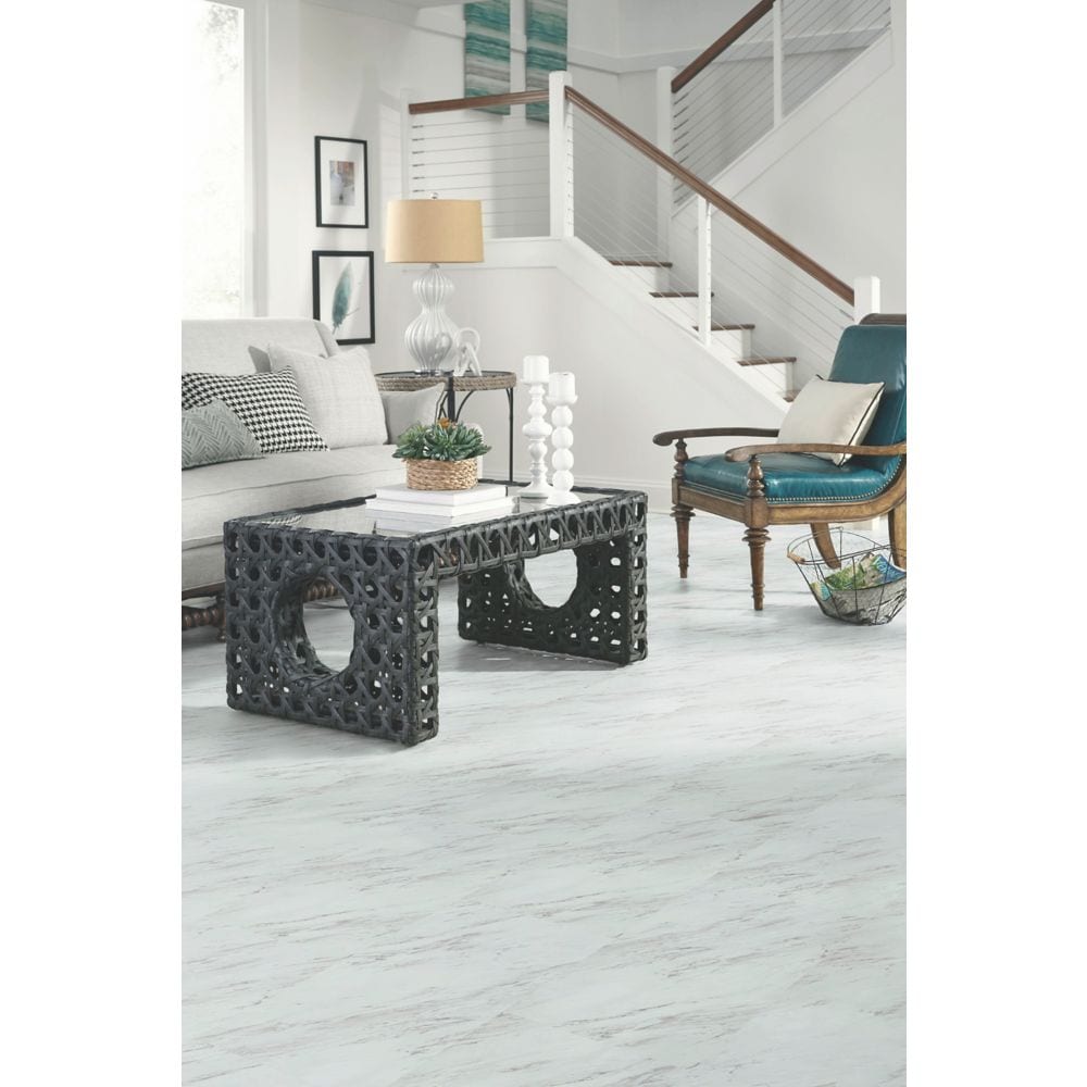 Carreaux de vinyle autocollants en marbre de Carrare de 12 po x 24 po (20 pi2/boîte)