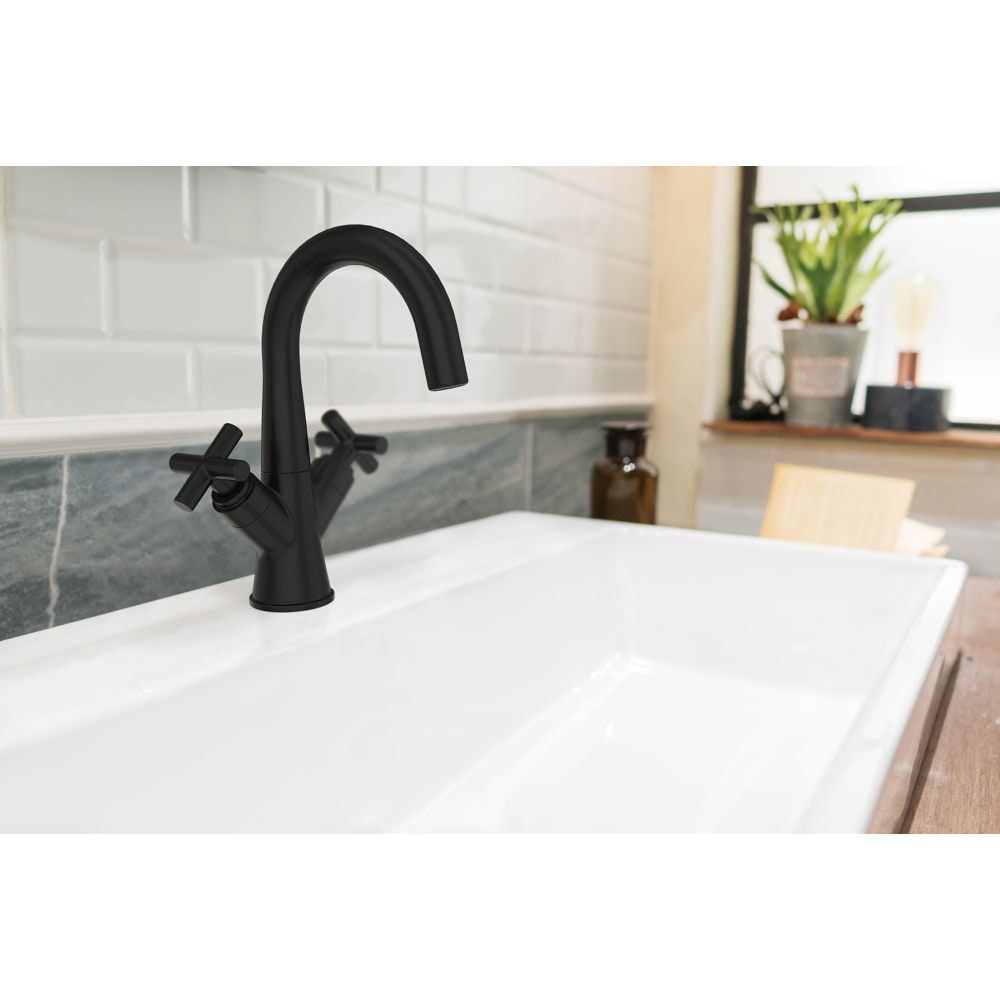 Robinet de salle de bain à arc élevé à 2 poignées Wilmont Centerset (4 pouces) en noir mat avec poignées croisées