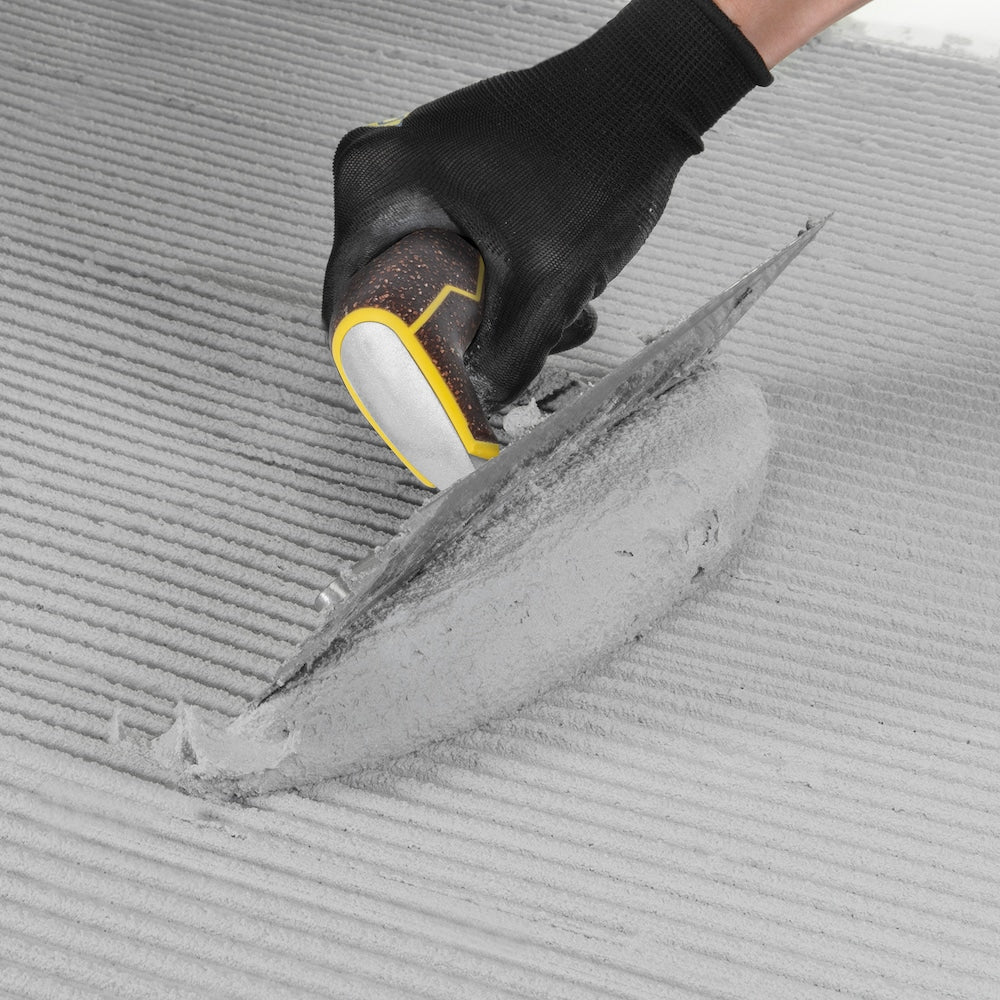 Truelle à plancher à encoches carrées XL en acier inoxydable avec manche en liège de 1/4 po x 1/4 po x 1/4 po