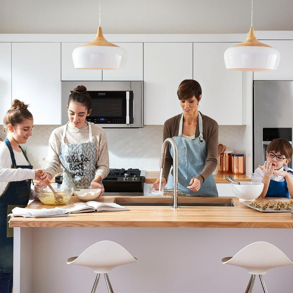 Robinet de cuisine Beale MeasureFill à poignée unique et double jet avec technologie tactile en chrome (robinet inclus)
