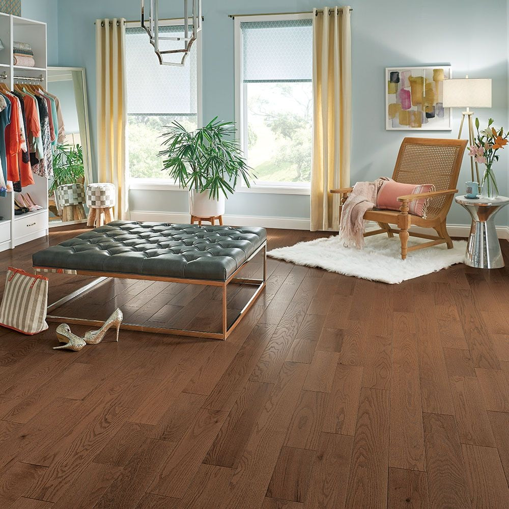 Oak Oakleaf Brown 3/4-inch T x 5-inch W x Varying L Solid Hardwood Flooring (23.5 sq. ft./case)