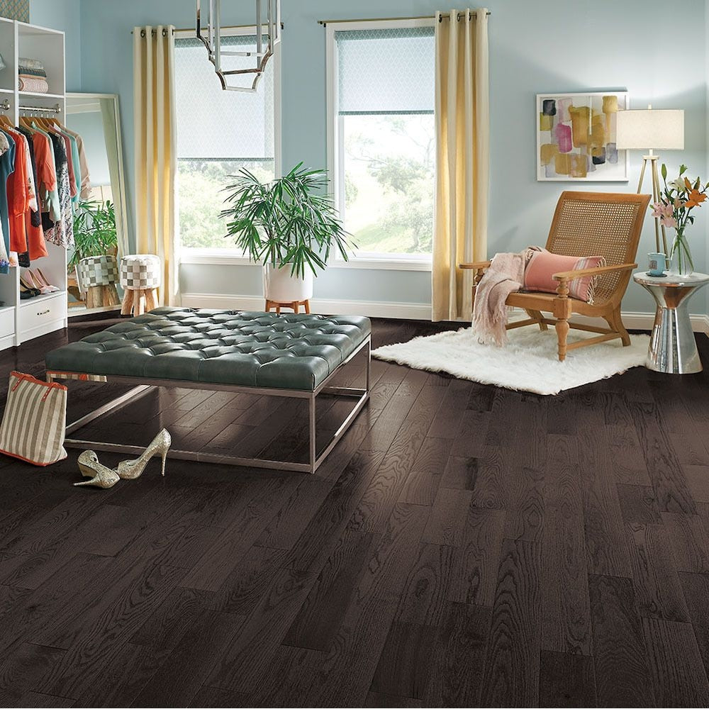 Plancher, bois franc massif, 3/4 po d'épaisseur x 5 po de largeur x longueurs variables, chêne brun nuit (23,5 pi²/boîte)