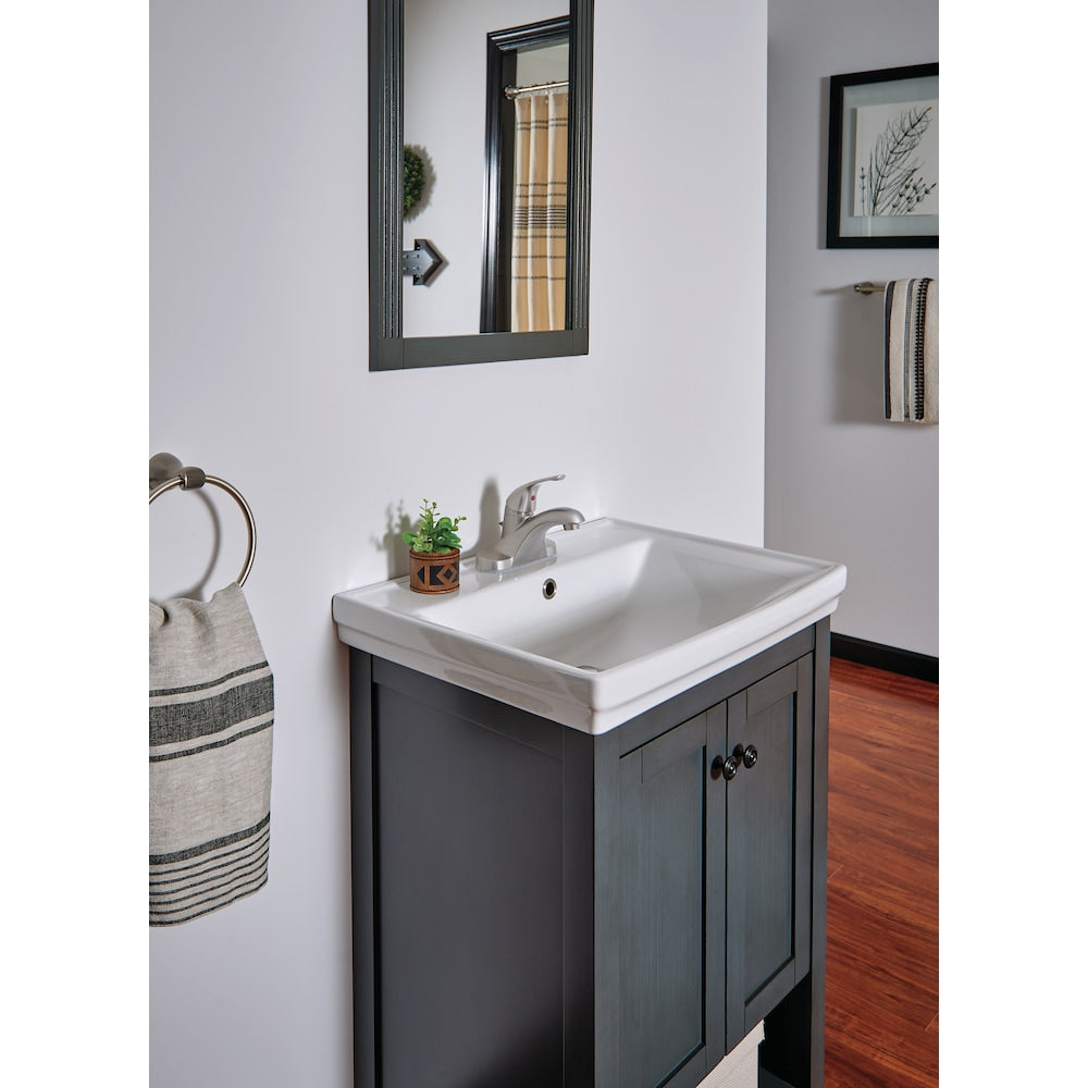 Robinet de lavabo de salle de bain à levier unique à commande centrale de 4 po Foundations à débit standard en acier inoxydable