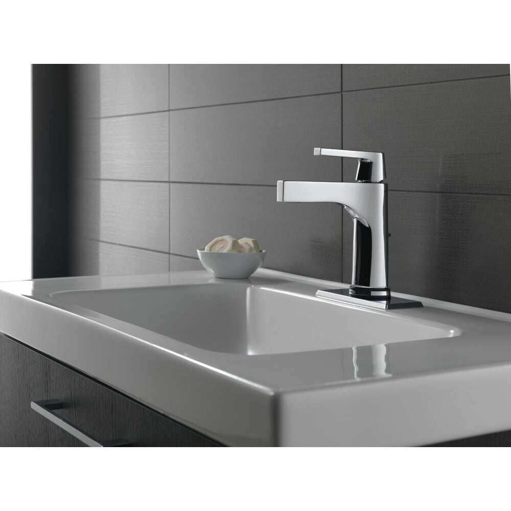 Robinet de lavabo de salle de bain à poignée unique et à trou unique Zura avec support de pont WaterSense en chrome