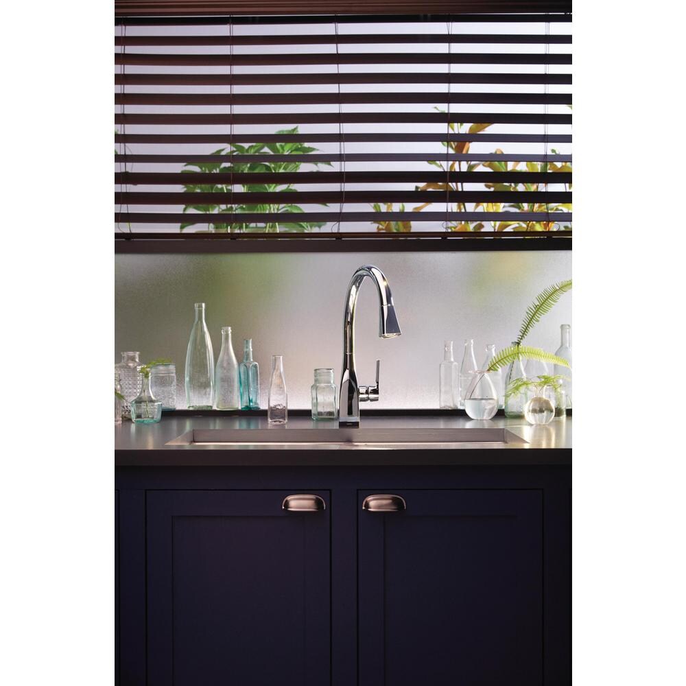 Robinet de cuisine à poignée unique et pulvérisateur rétractable Mateo avec technologie Touch2O et ShieldSpray en chrome