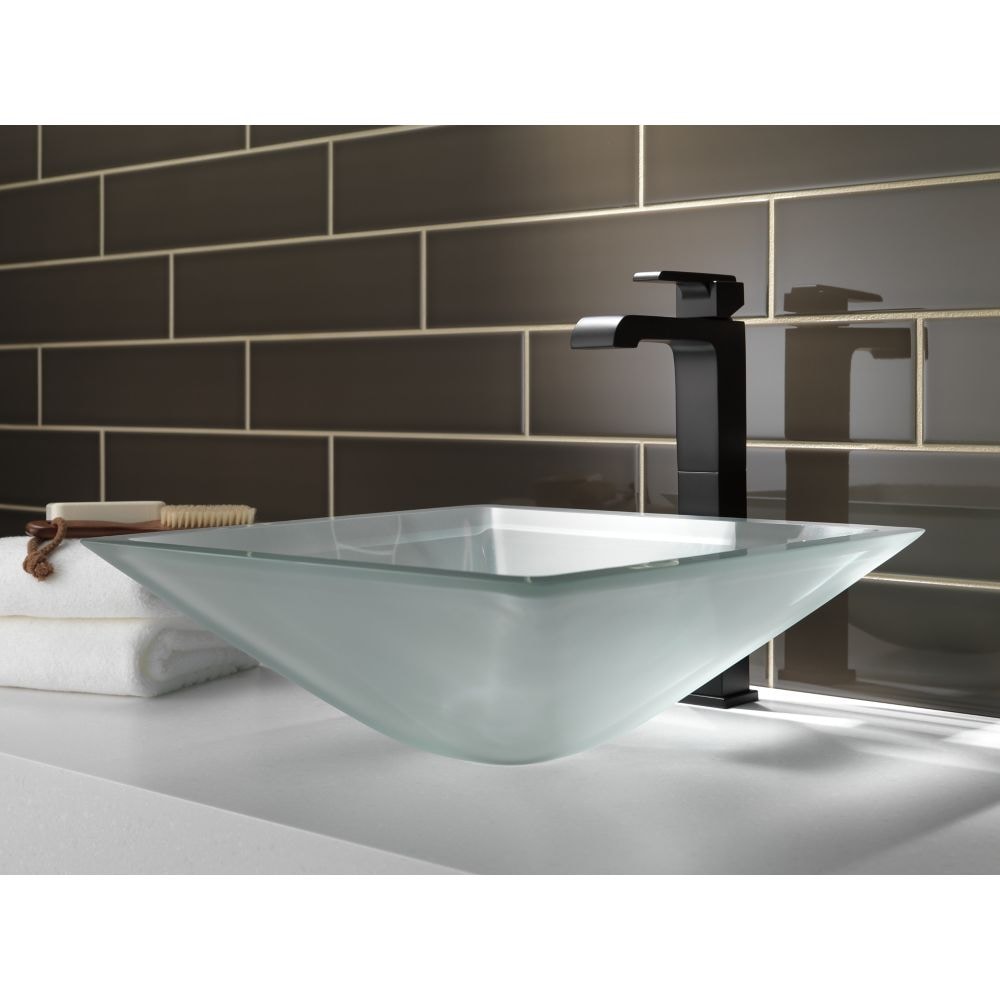 Robinet de lavabo de salle de bain à poignée unique Ara à trou unique, montage sur pont, débit standard, noir mat