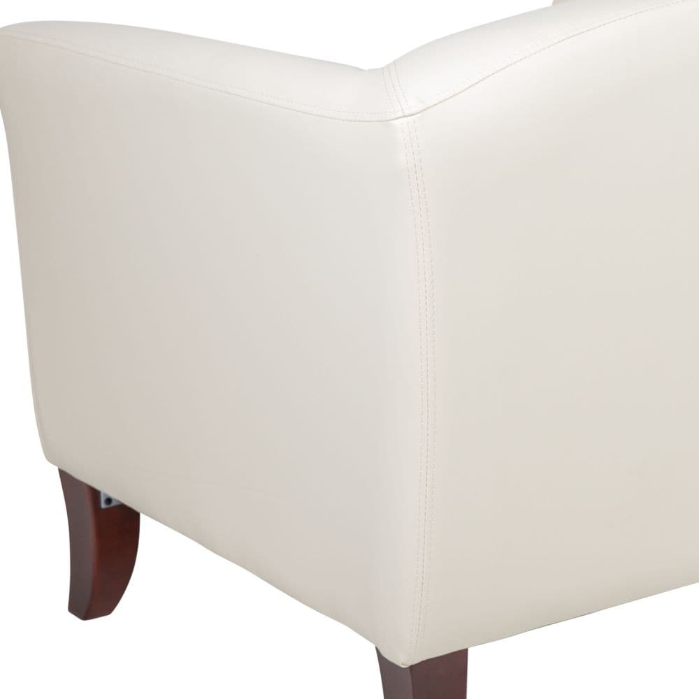 Chaise en cuir blanc