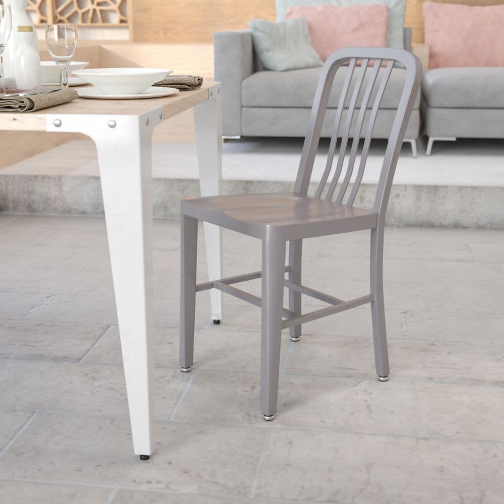 Chaise d'intérieur et d'extérieur argentée