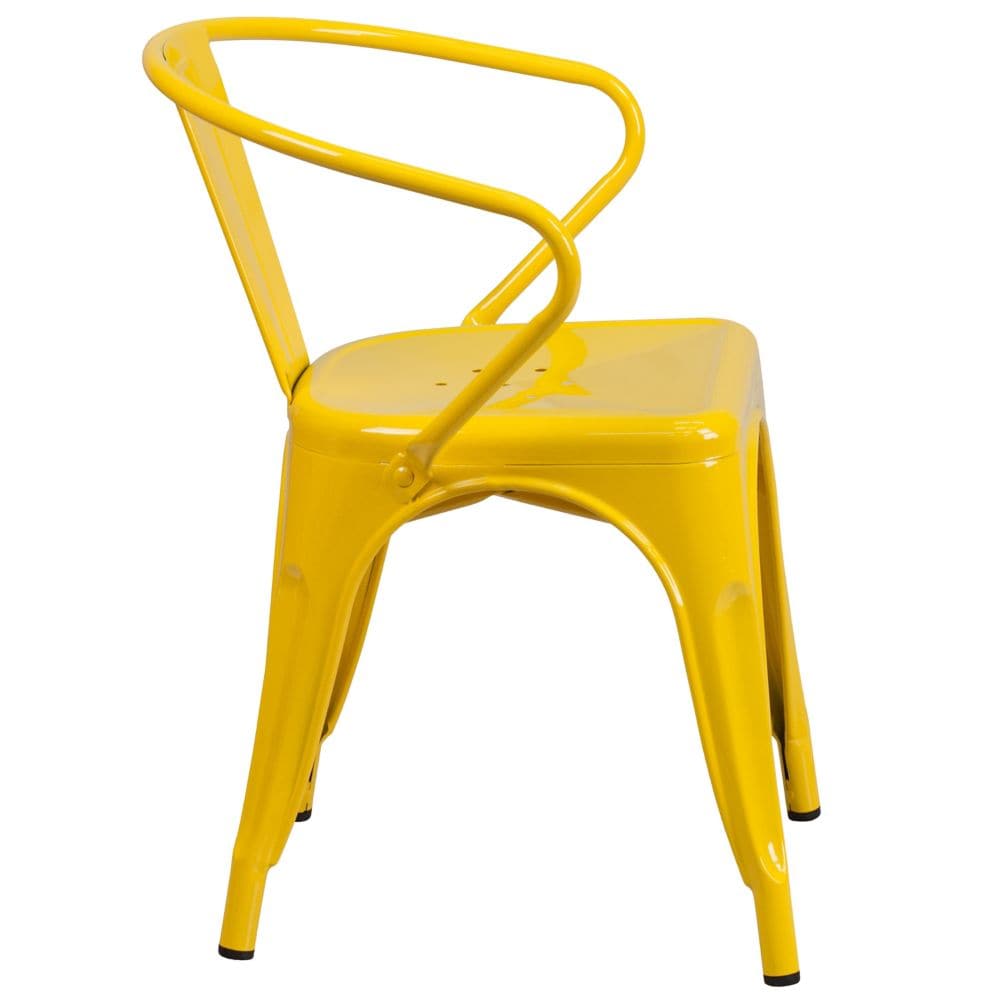 Chaise en métal jaune avec accoudoirs