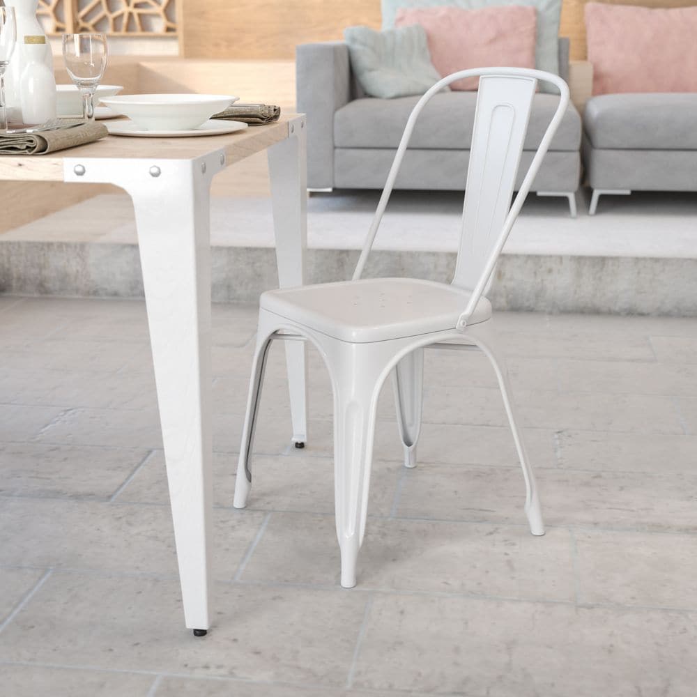 Chaise en métal blanc