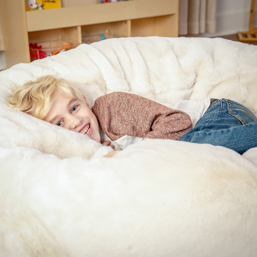 Pouf en fourrure blanche