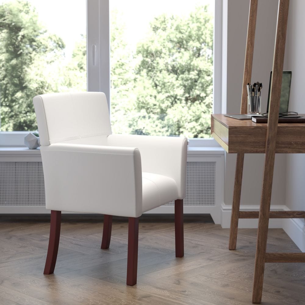 Chaise d'appoint en cuir blanc